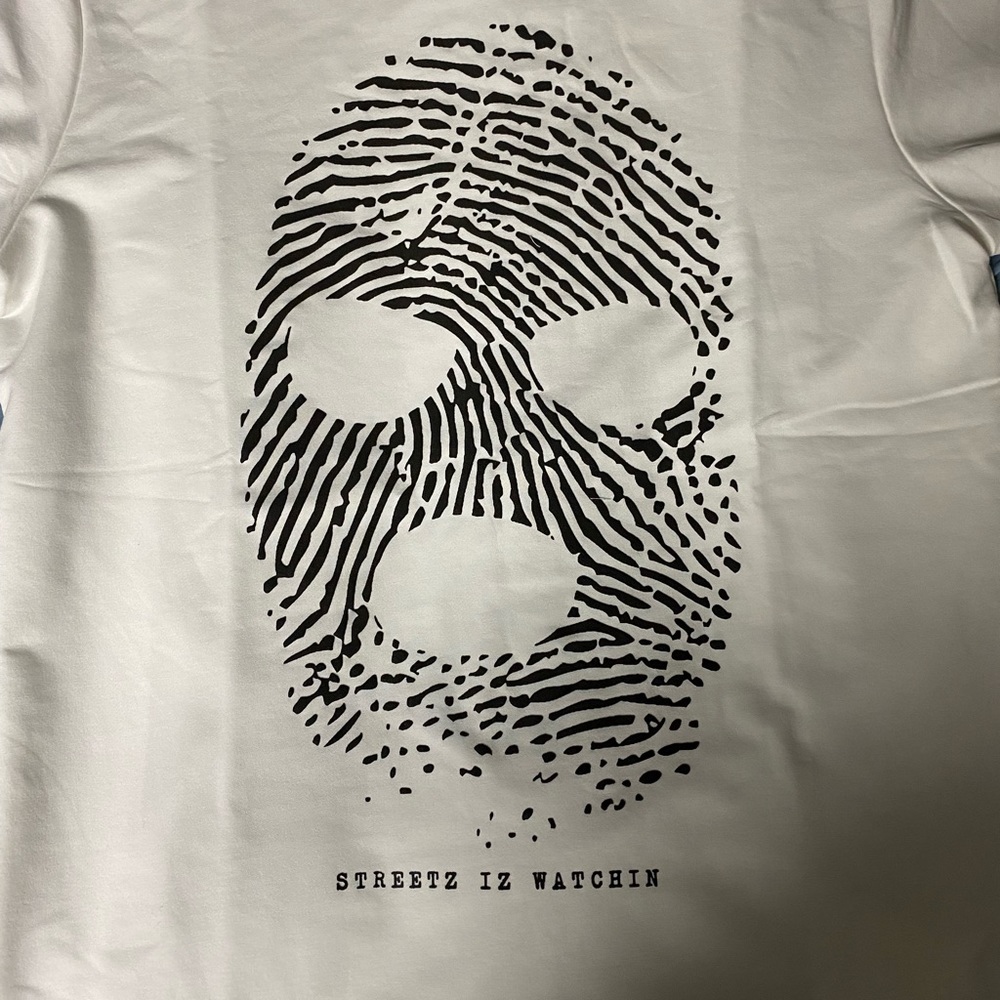 Nice tee comfortable nice style and look to add to chill collection must get !!